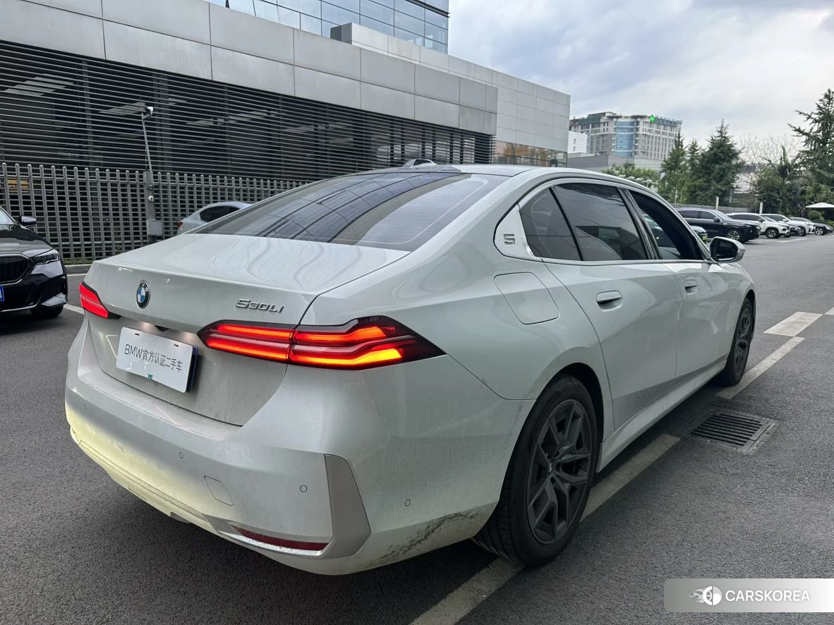 BMW 5 series 2024 Белый из Китая, фото 3