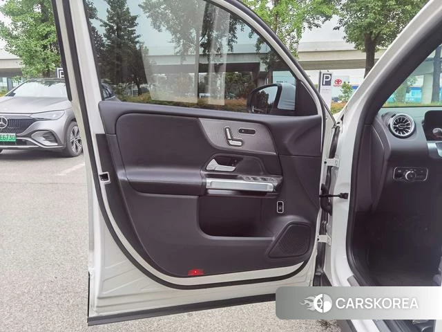 Mercedes-Benz GLB 2023 Белый из Китая, фото 5