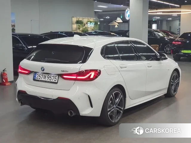 BMW 1 Series (F40) 2022 Белый из Кореи, фото 3
