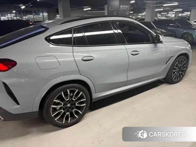 BMW X6 (G06) 2025 Серебристо-серый из Кореи, фото 3