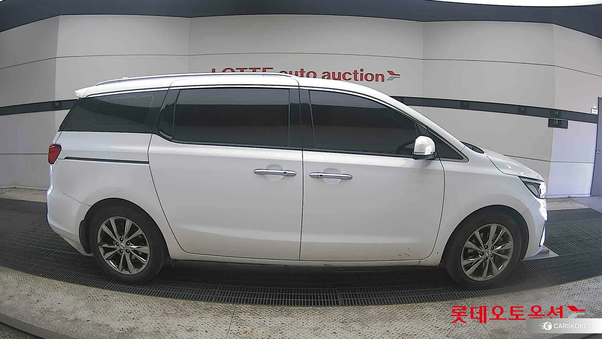 Kia Carnival id 4296917 из Кореи 23