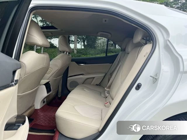 Toyota Camry 2021 Белый из Китая, фото 3