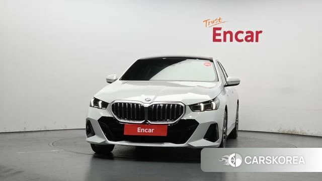BMW 5 Series (G60) id 4279649 из Кореи 23