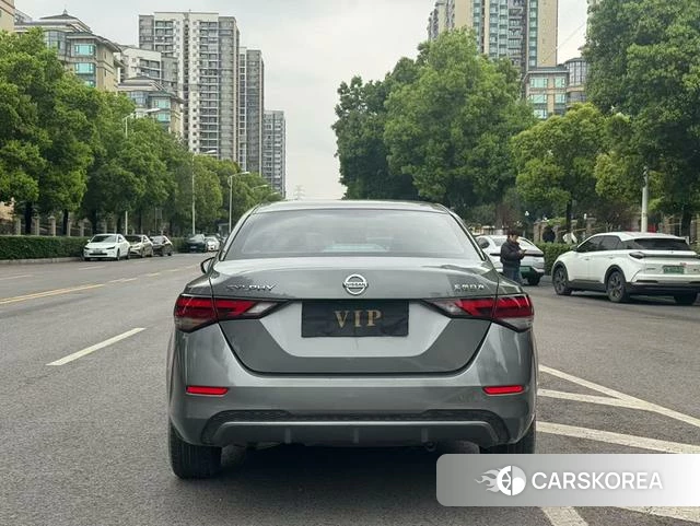 Nissan Xuan Yi 2022 Темно-серый из Китая, фото 3