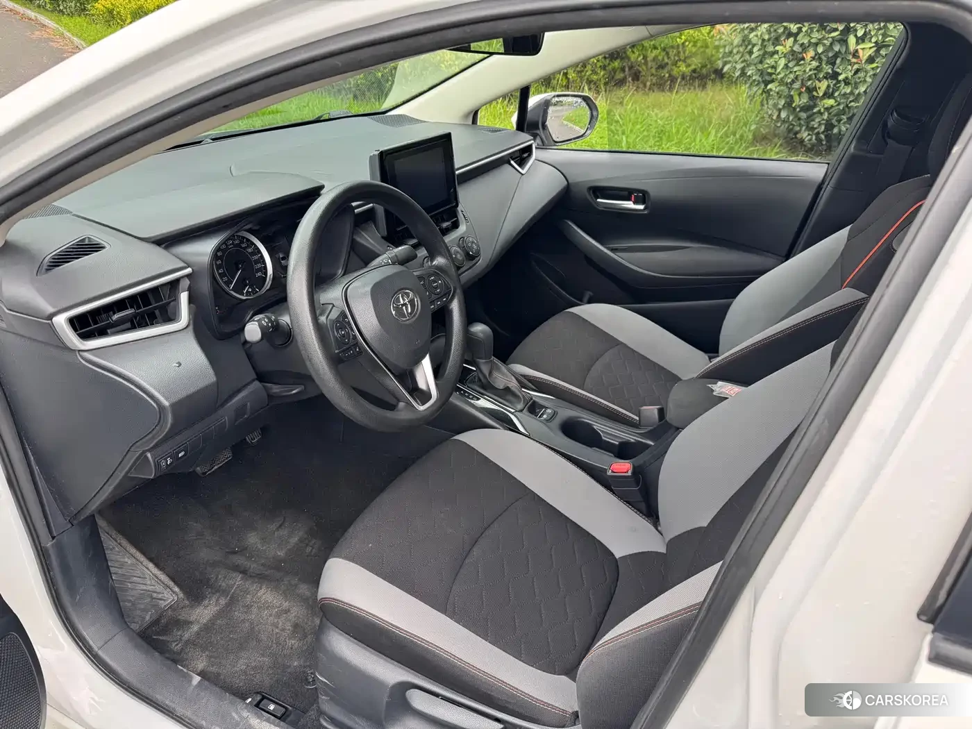 Toyota Corolla 2023 Белый из Китая, фото 3