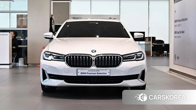 BMW 5 Series (G30) 2023 Белый из Кореи, фото 3