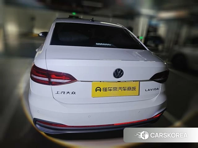 Volkswagen Lavida 2022 Белый из Китая, фото 3