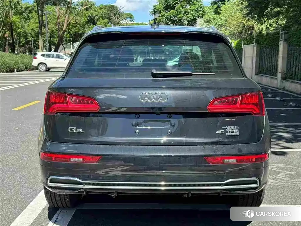Audi Q5L 2018 Черный из Китая, фото 3