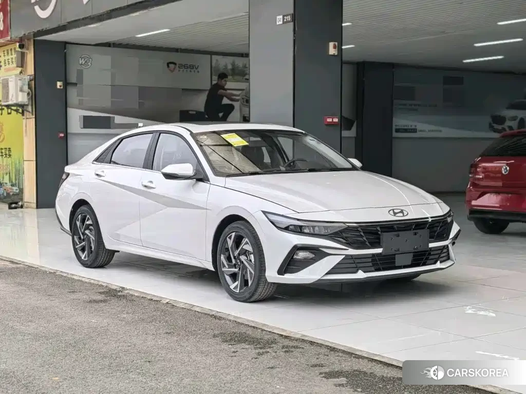 Hyundai Elantra 2026 Белый из Китая, фото 3