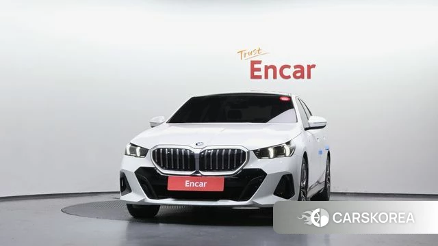 BMW 5 Series (G60) id 4630461 из Кореи 23