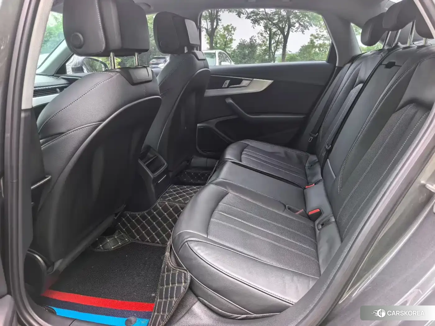 Audi A4L 2024 Silver/gray из Китая, фото 3