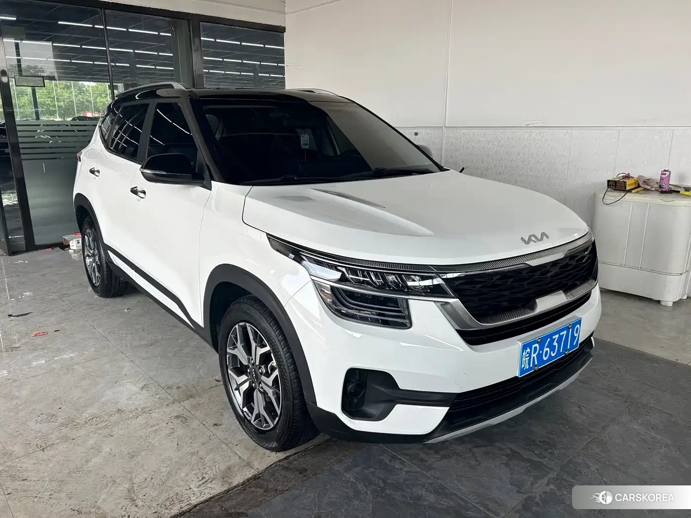 Kia KX3 proud run 2022 Белый из Китая, фото 3