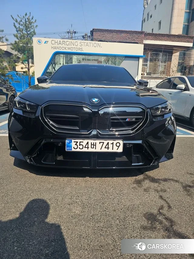 BMW M5 (G90) 2025 Черный из Кореи, фото 3