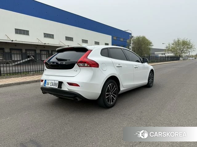 Volvo V40 2019 Белый из Китая, фото 3