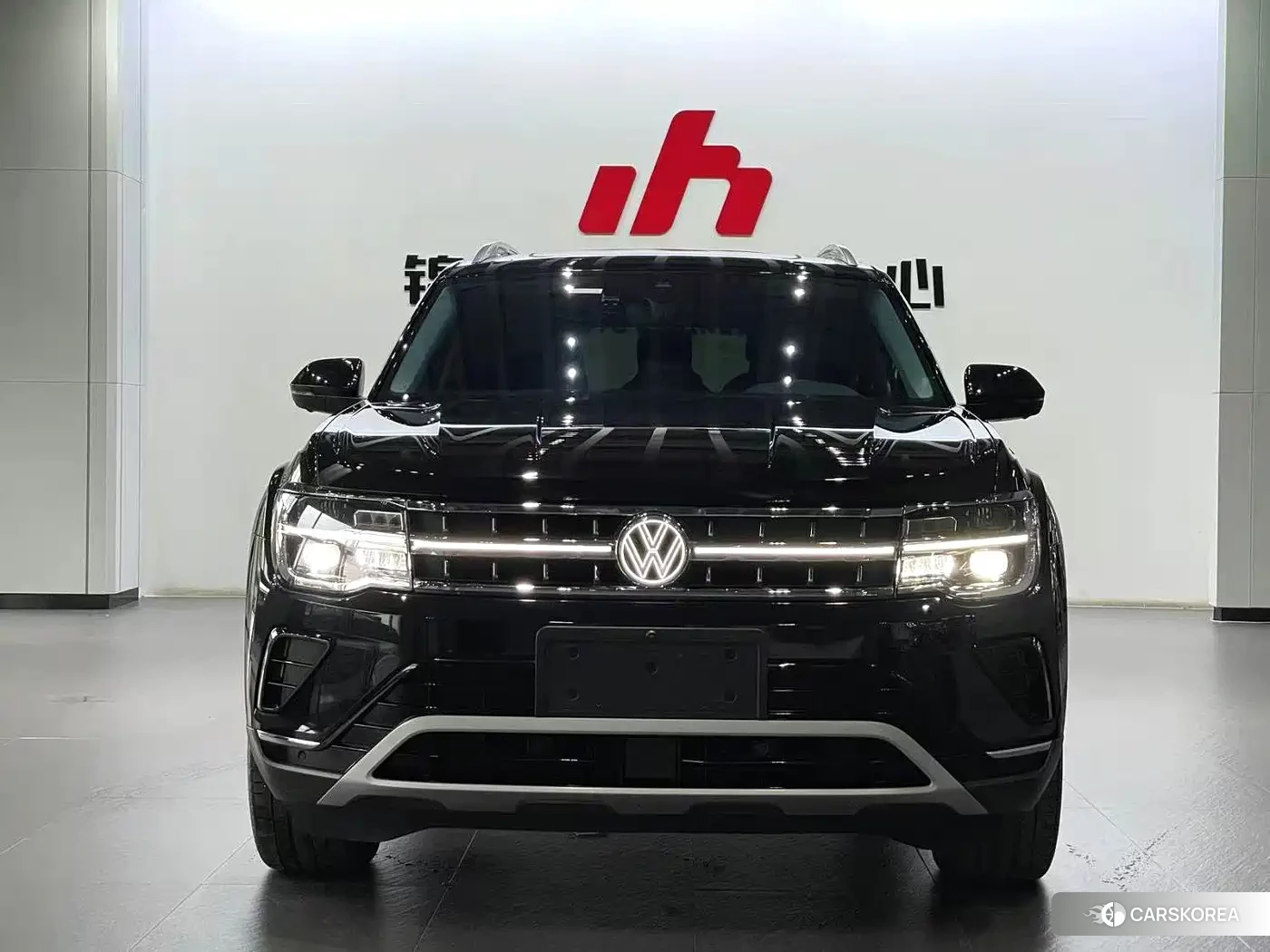 Volkswagen Touareg 2024 Черный из Китая, фото 3