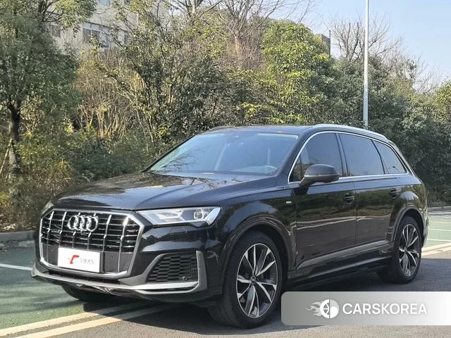 Audi Q7 2023 Черный из Китая, фото 3
