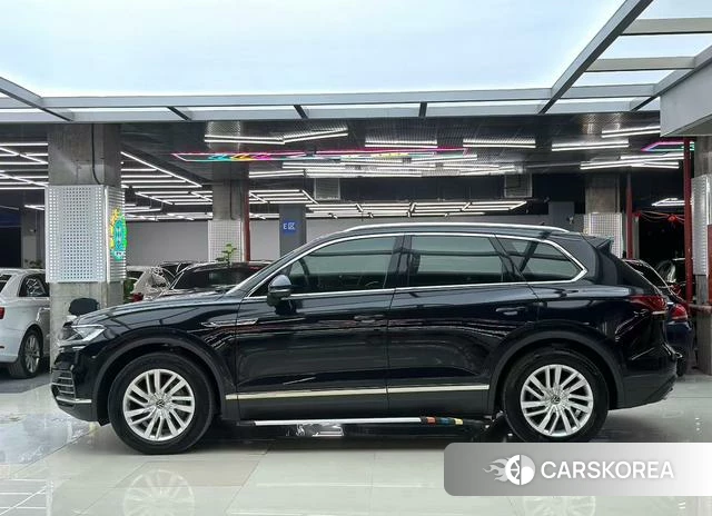 Volkswagen Touareg 2021 Черный из Китая, фото 3