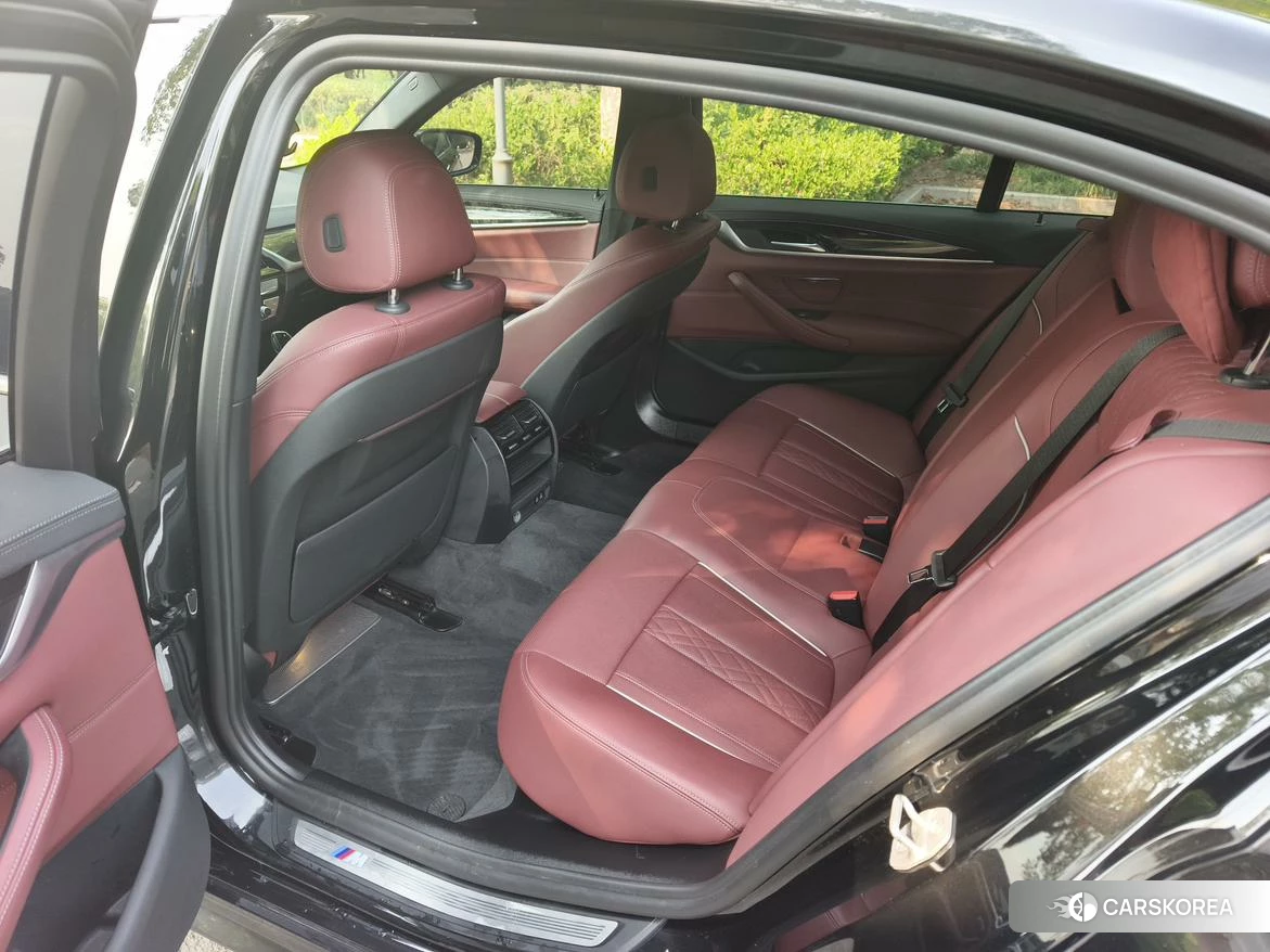 BMW 5 series 2020 Черный из Китая, фото 3