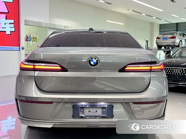 BMW 7 series 2023 Темно-серый из Китая, фото 3