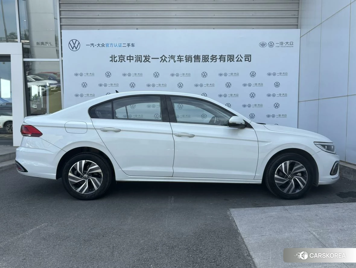 Volkswagen Bora 2022 Белый из Китая, фото 5