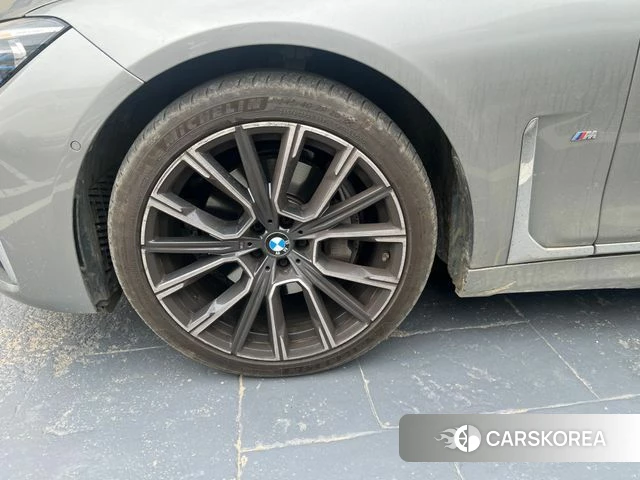 BMW 7 Series (G11) 2020 Серебристо-серый из Кореи, фото 4