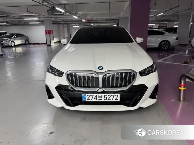 BMW 5 Series (G60) 2024 Белый из Кореи, фото 4