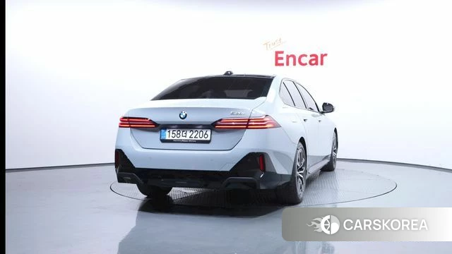 BMW 5 Series (G60) id 4589974 из Кореи 23