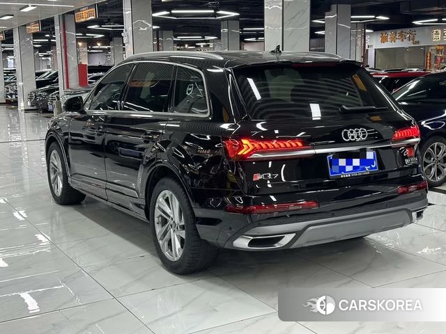Audi Q7 2024 Черный из Китая, фото 3