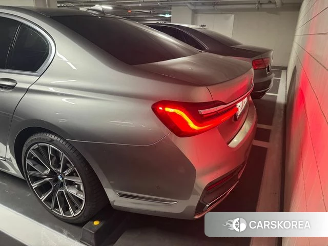 BMW 7 Series (G11) 2021 Серебристо-серый из Кореи, фото 3