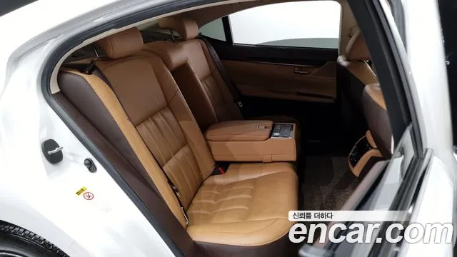 Lexus New ES300h id 2676249 из Кореи 13