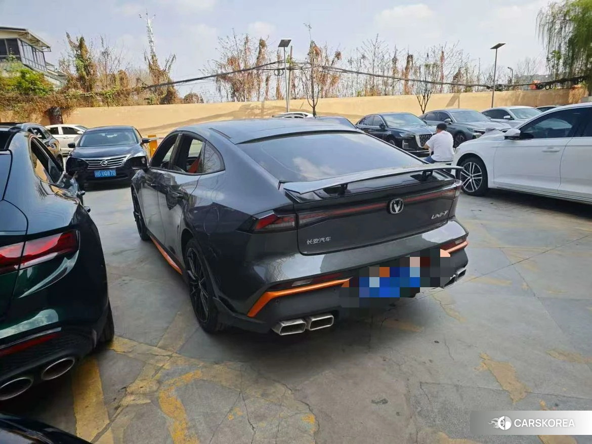 Chang'an UNI-V 2024 Темно-серый из Китая, фото 3