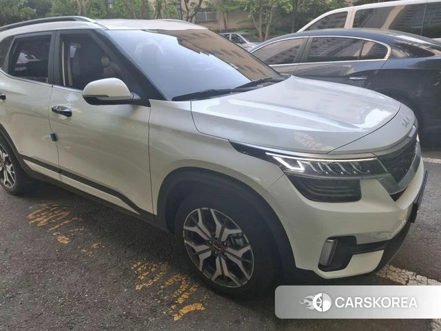 Kia Seltos 2022 Белый из Кореи, фото 3