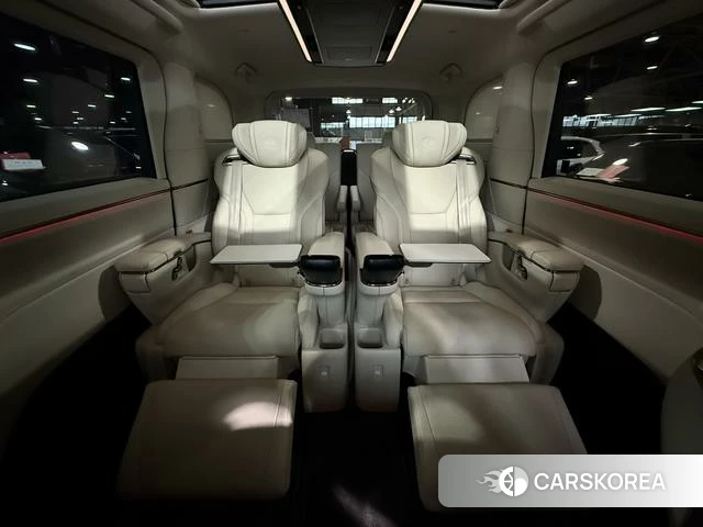 Lexus LM id 4272242 из Китая 21