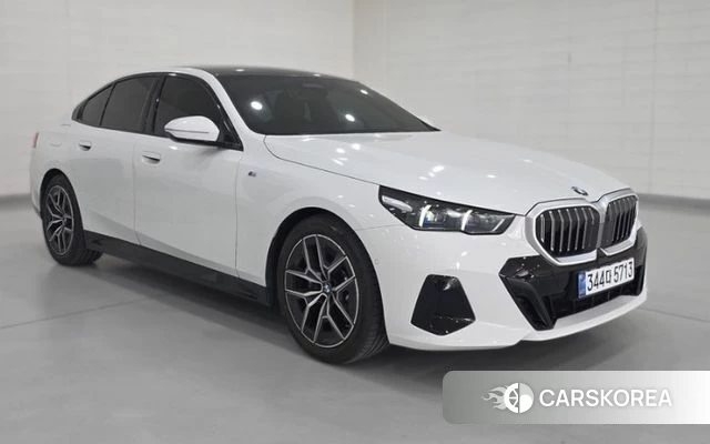 BMW 5 Series (G60) 2025 Белый из Кореи, фото 3