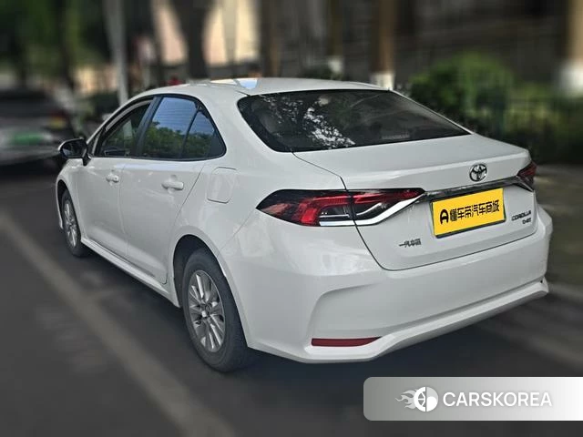 Toyota Corolla 2023 Белый из Китая, фото 3
