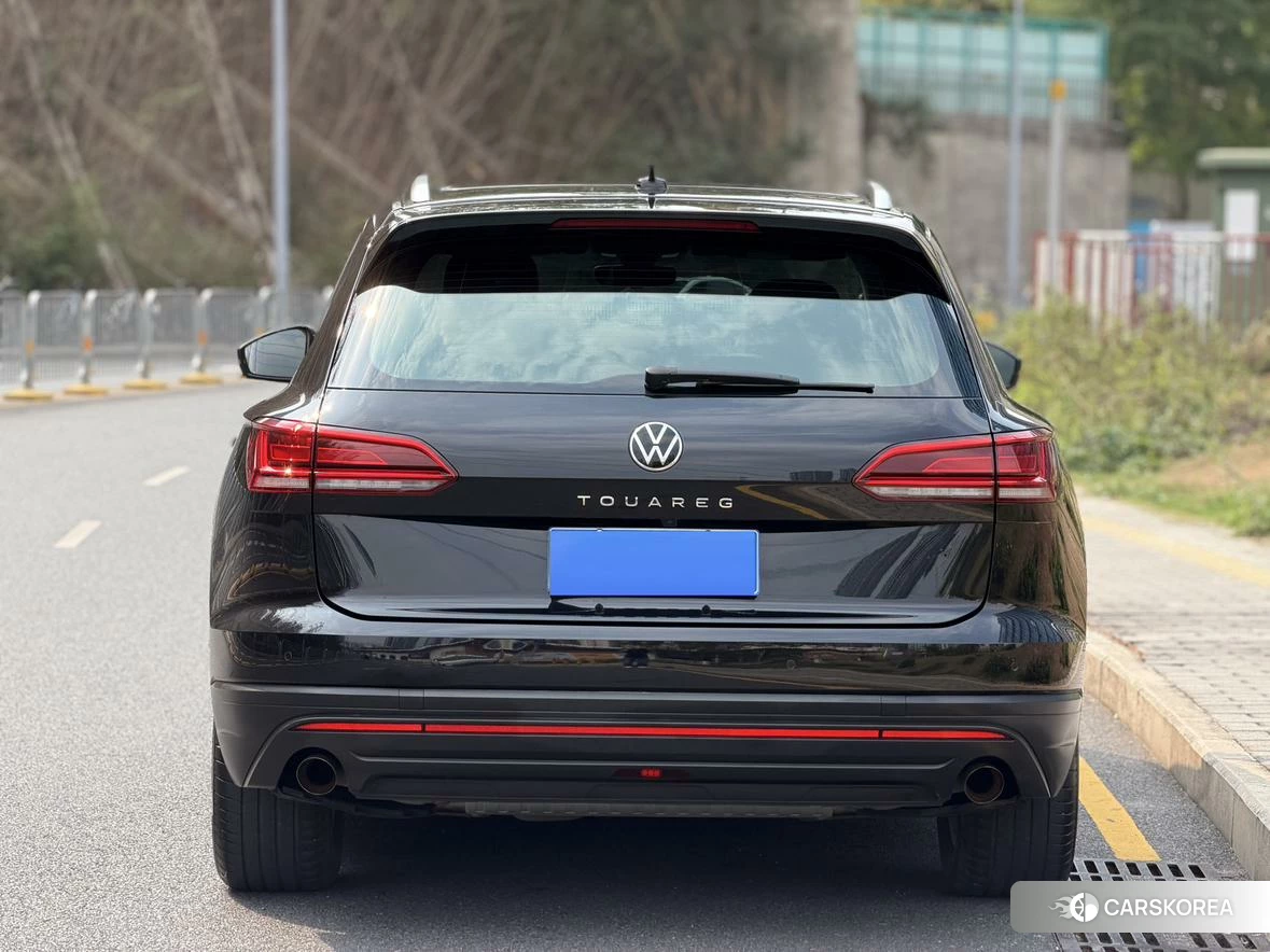 Volkswagen Touareg 2022 Черный из Китая, фото 6