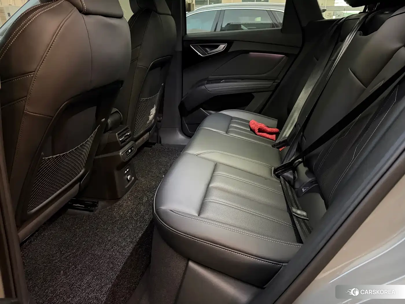 Audi Q4 e-tron 2024 Silver/gray из Китая, фото 3