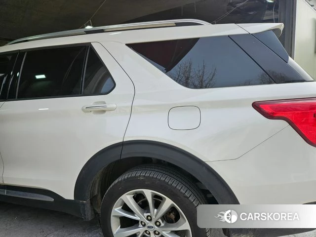 Ford Explorer 6th Generation 2022 Белый из Кореи, фото 3