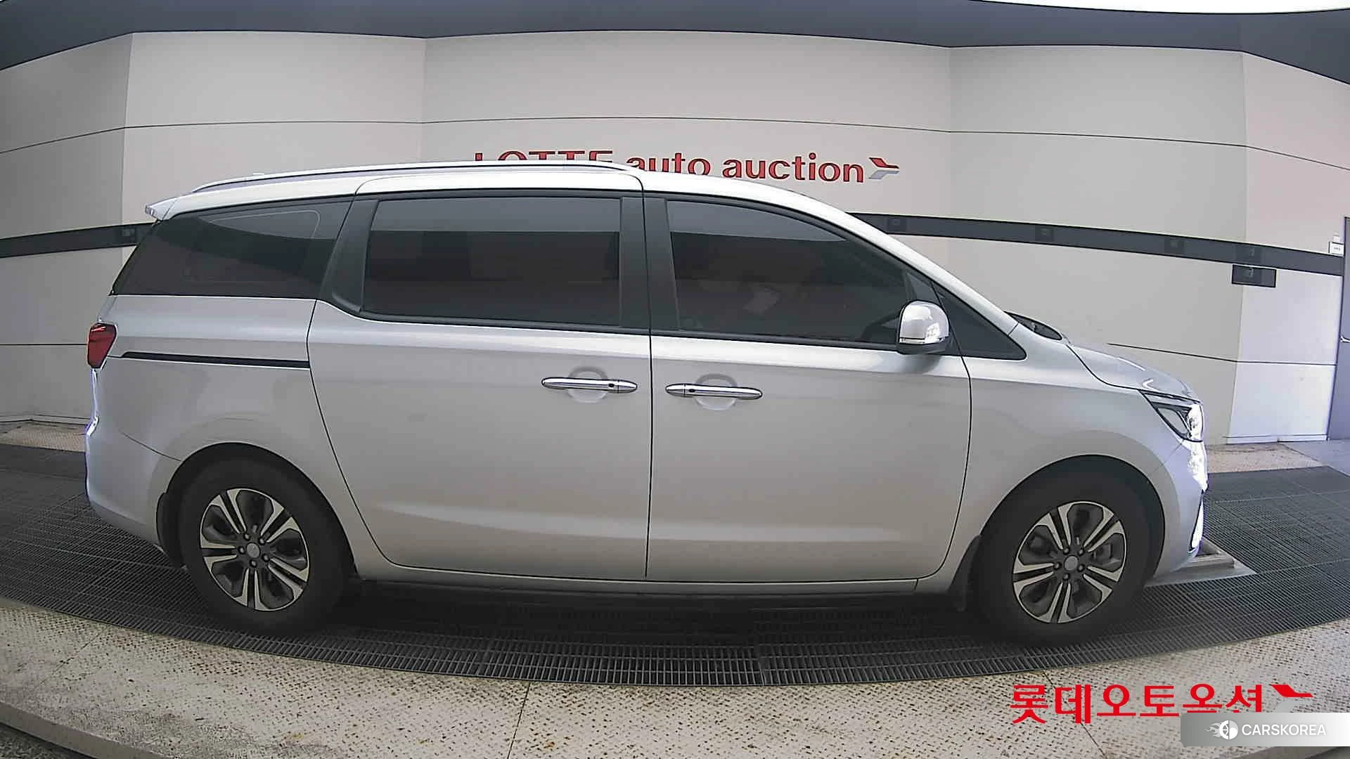 Kia Carnival id 4679381 из Кореи 23