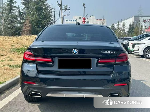 BMW 5 series 2023 Черный из Китая, фото 3