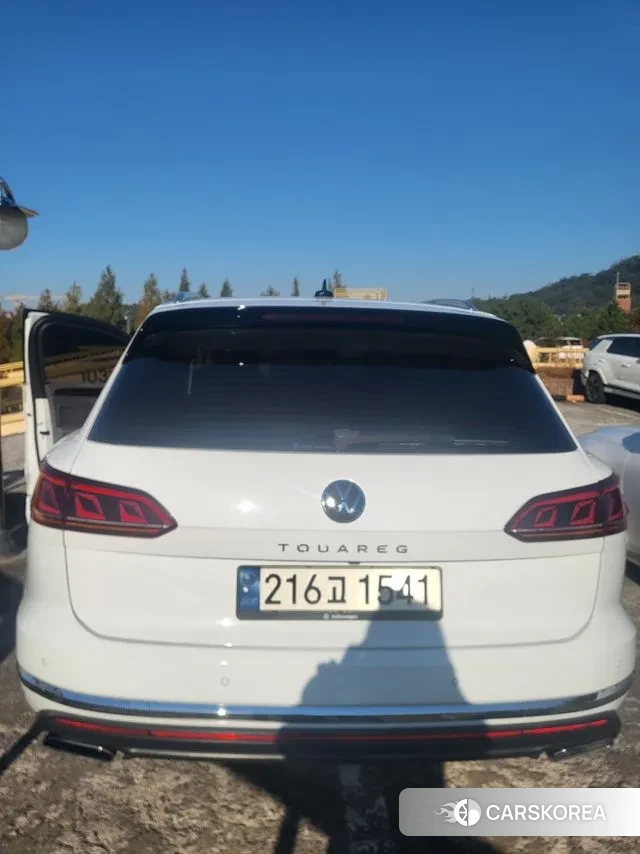 Volkswagen Touareg 3rd generation 2023 Белый из Кореи, фото 3