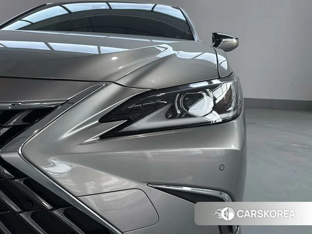 Lexus ES id 4278589 из Китая 13