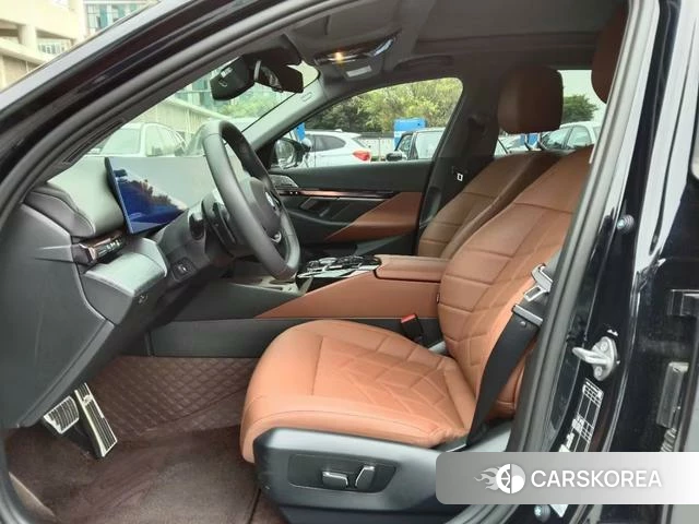BMW 5 series 2025 Черный из Китая, фото 3