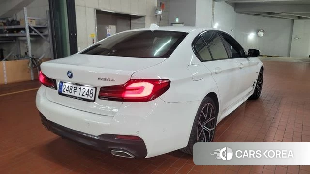 BMW 5 Series (G30) 2023 Белый из Кореи, фото 3