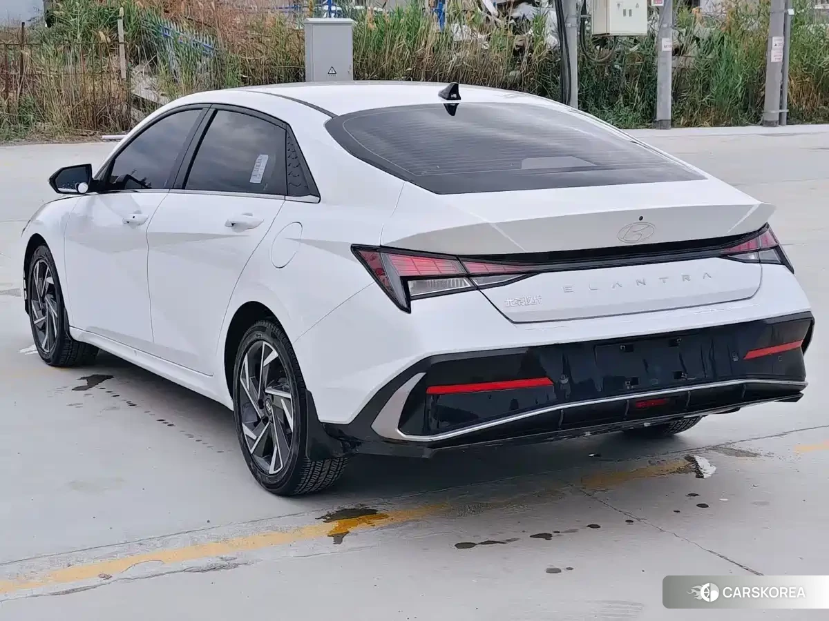 Hyundai Elantra 2024 Белый из Китая, фото 3