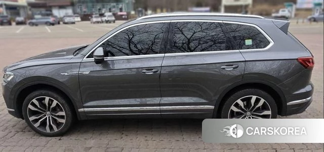 Volkswagen Touareg 3rd generation 2020 Серый из Кореи, фото 3
