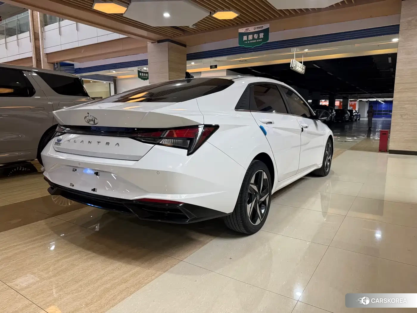 Hyundai Elantra 2026 Белый из Китая, фото 3