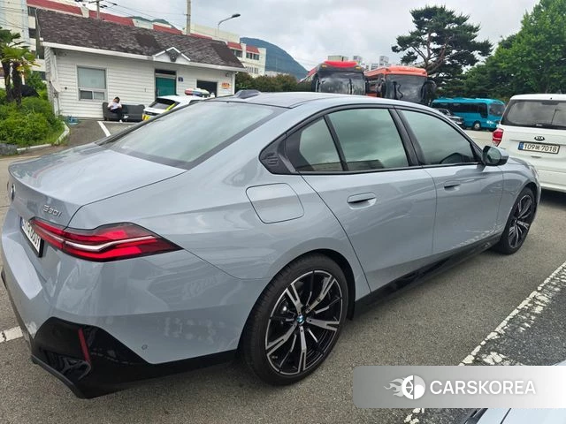 BMW 5 Series (G60) 2025 Серый из Кореи, фото 4