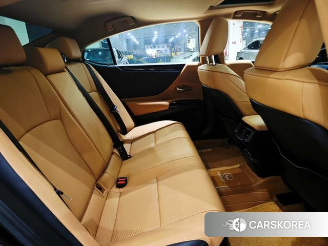 Lexus ES 2023 Черный из Китая, фото 5