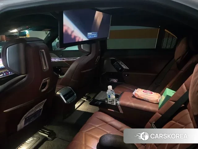 BMW 7 Series (G70) 2023 Белый из Кореи, фото 5